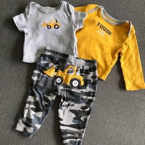 CARTERS baby boy set.